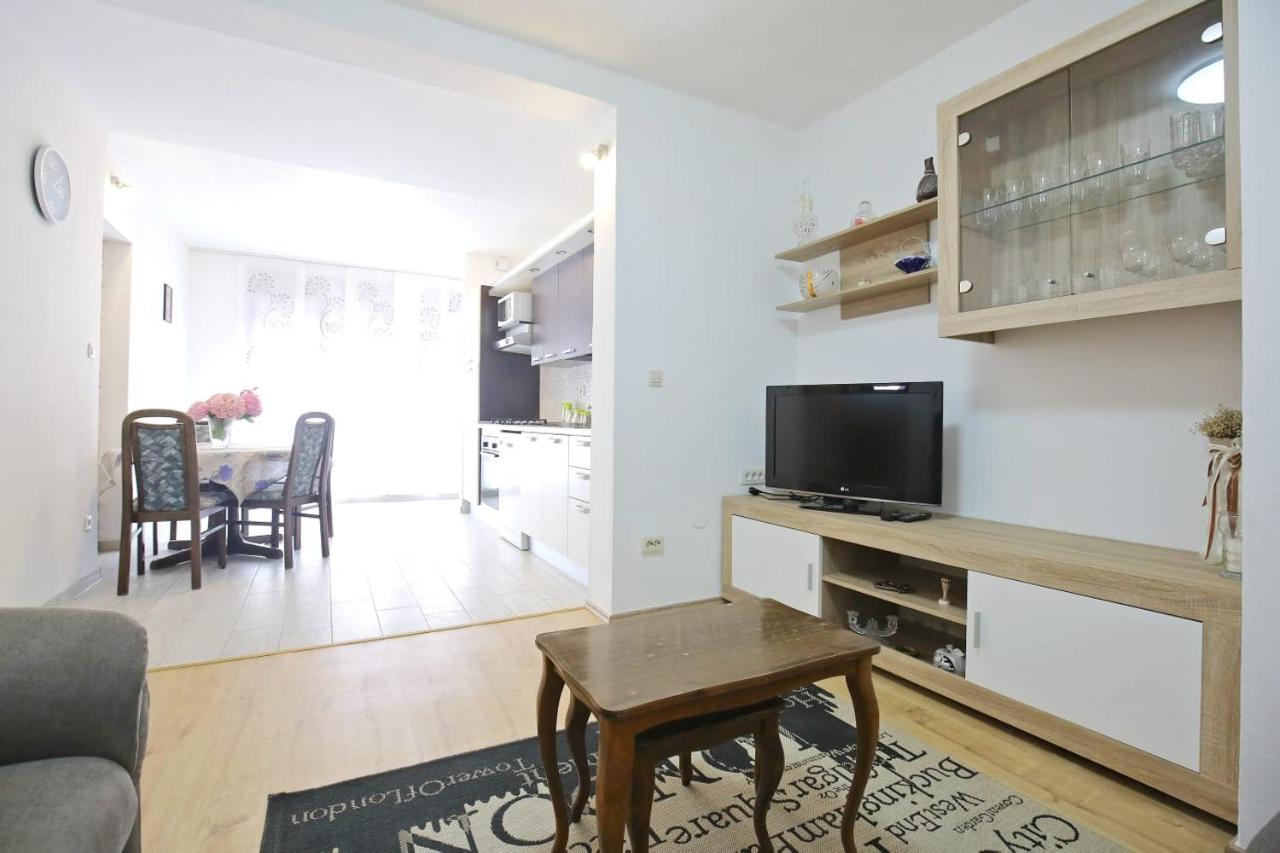 Iva Apartament *